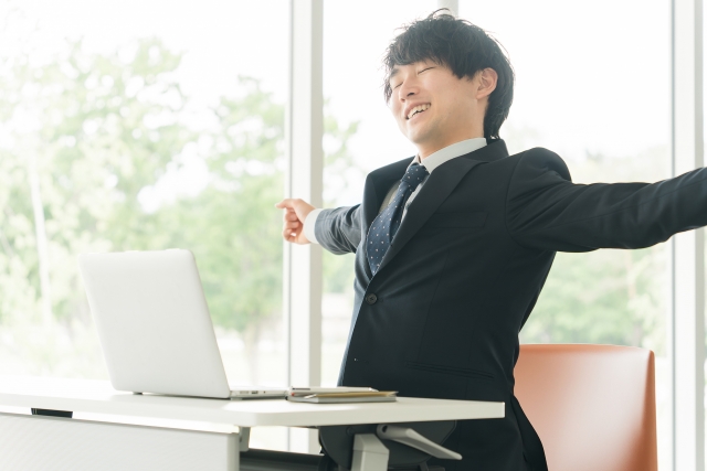 スッキリした顔の男性